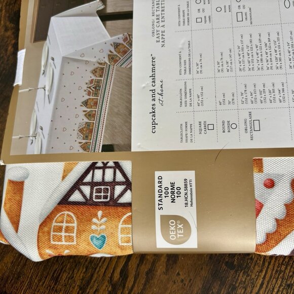 Cupcakes and Cashmere| Oblong Easy Care Tablecloth Gingerbread Houses Hearts NEW - Picture 4 of 6